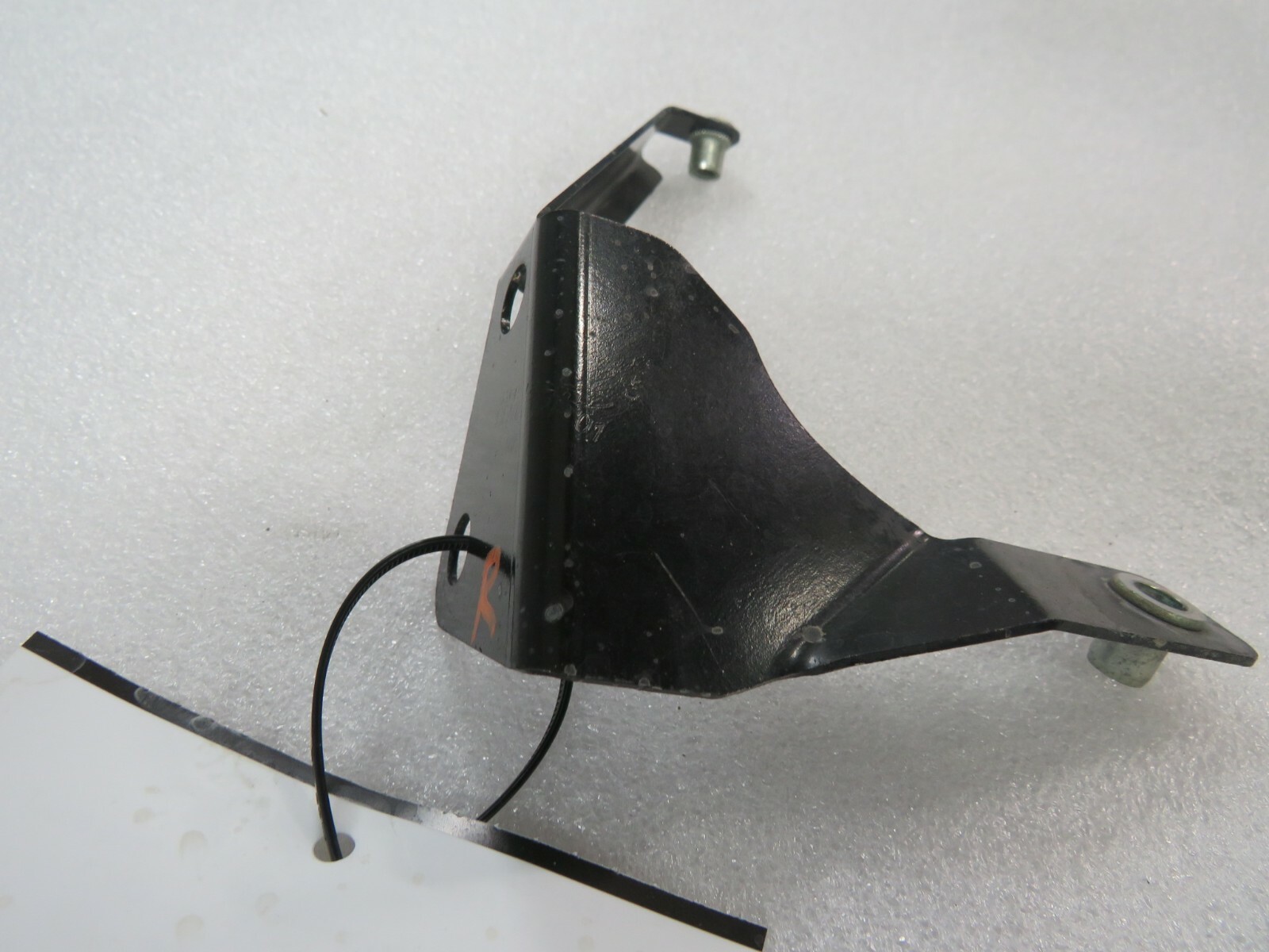 McLaren 600LT, RH, Right, Center Rear Bracket, Used, P/N 13EA027RP