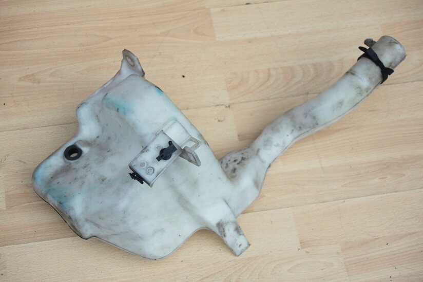 WINDSCREEN WASHER RESERVOIR / BOTTLE Jaguar XJ XJ6 XJ8 XJR X350 2003