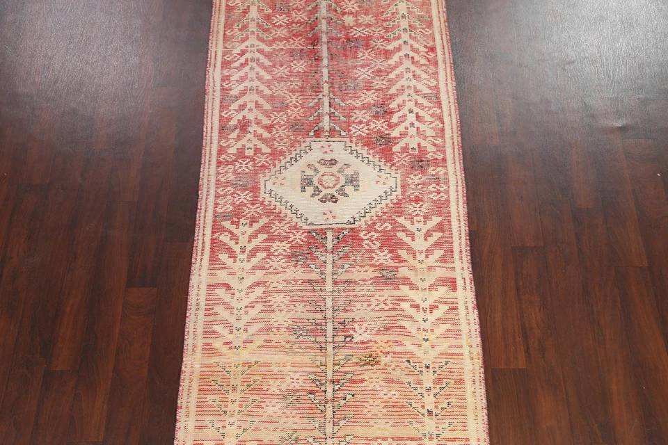 Alfombra de corredor oriental tradicional geométrica antigua alfombra de lana anudada a mano 4x12 Foto 3 de 4