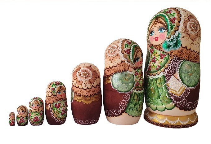 Matriochka traditionnelle vert 7 poupées gigognes russes peinte à la