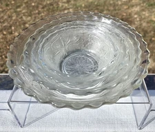 4 Nesting Bowls Anchor Hocking Sandwich Scalloped Top Mixing Serving Vtg 1960s 