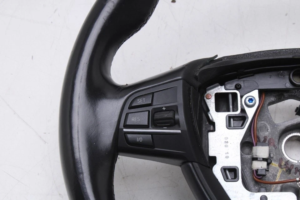 2010-2015 BMW 750Li xDrive 4.4L AWD Steering Wheel Leather w/ Control Buttons - Image 4 of 4