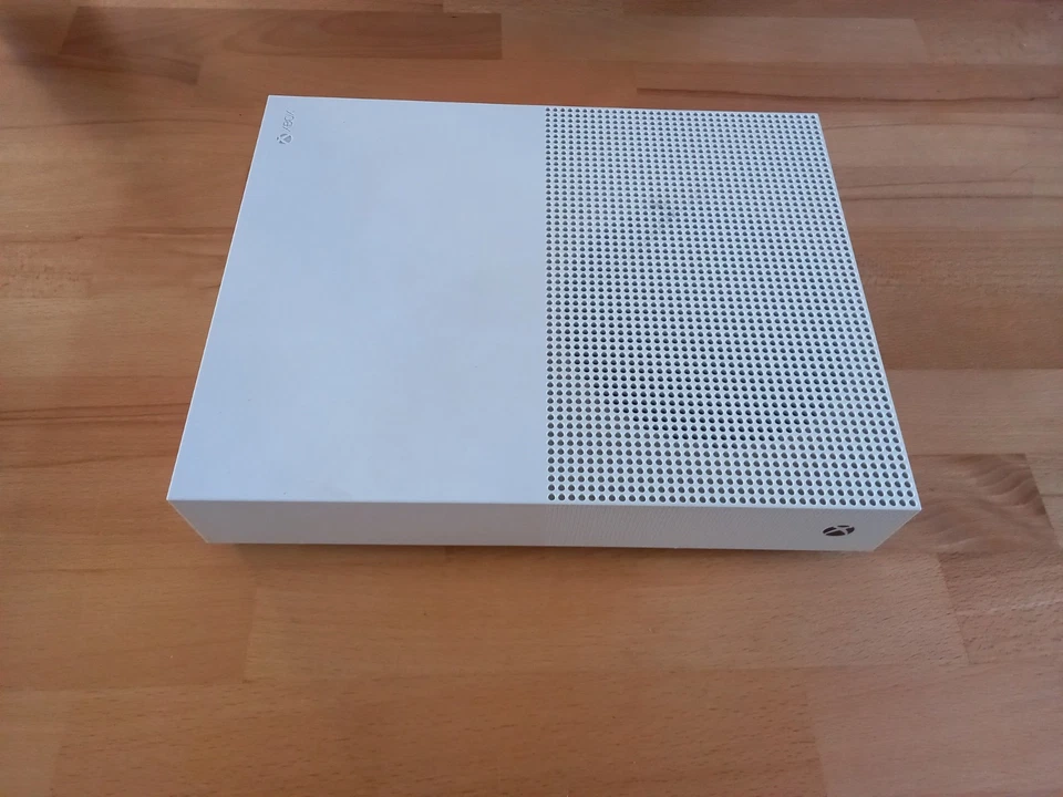 Microsoft Xbox One S All-Digital Edition, photo 1 sur 3