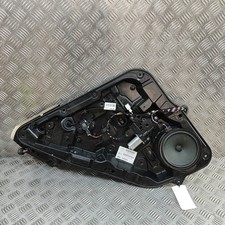 Porte arrière et accessoires Infiniti Q30