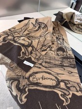 Burberry cashmere scarf, graffiti design, size: 45 210cm, comes with a box.