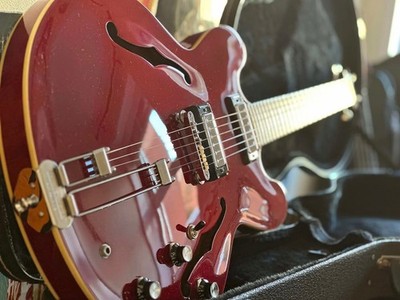 Epiphone 2001 Riviera E-Gitarre Cherry Finish Peerless Factory Korea mit OH