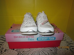 skechers going places white