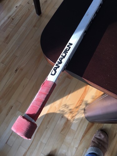 SAVARD # 18 CHICAGO BLACK HAWKS SIGNED HOCKEY STICK - Picture 6 of 11