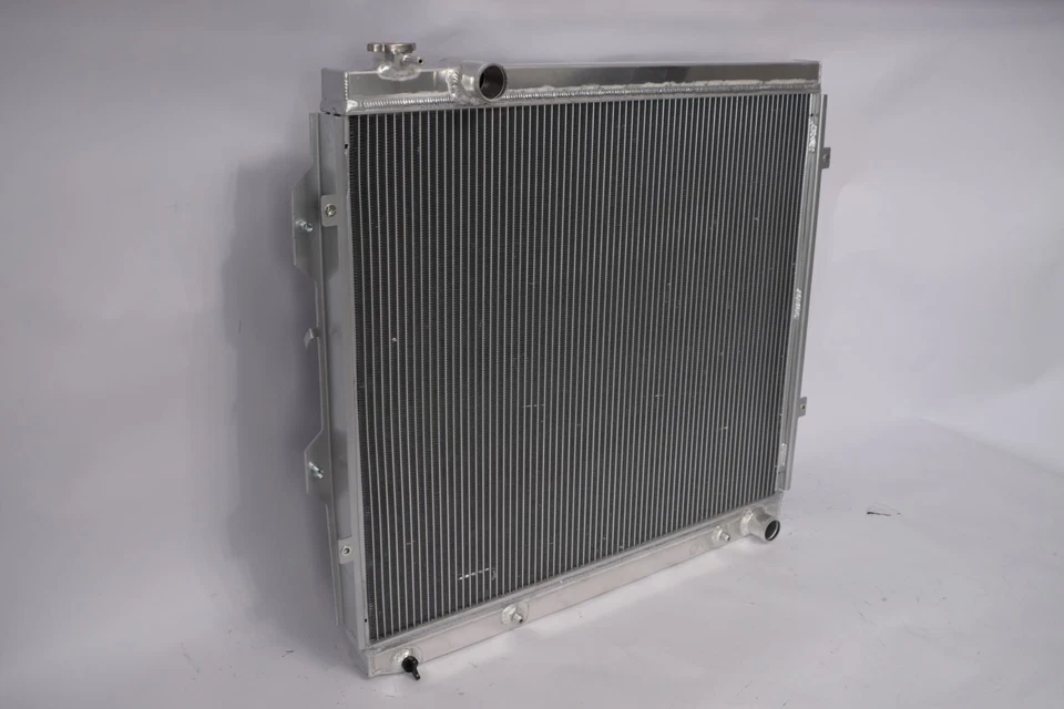 Radiador de alumínio completo para Toyota: 2001-2004 Sequoia e 2004-2006 Tundra 4.7L V8 - Imagem 3 de 4