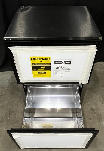 Perlick Signature Series HP24RO46 24" Built-in Undercounter Outdoor Refrigerator - Picture 5 of 16