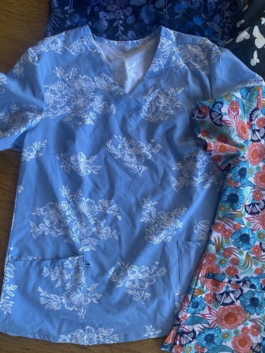 Lot 9 Women's Size XS S Scrub Top Tops Jackets Koi Floral Print Solid Euc - Picture 2 of 9