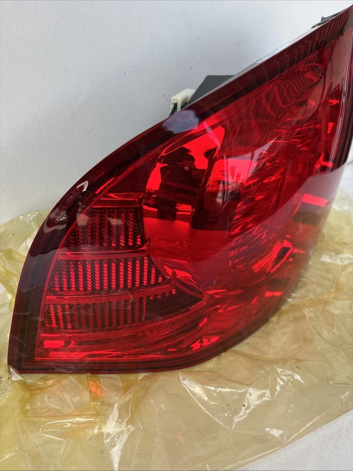 Luz trasera izquierda conductor Nissan Sentra 2004-2006 recambio nueva Foto 2 de 4