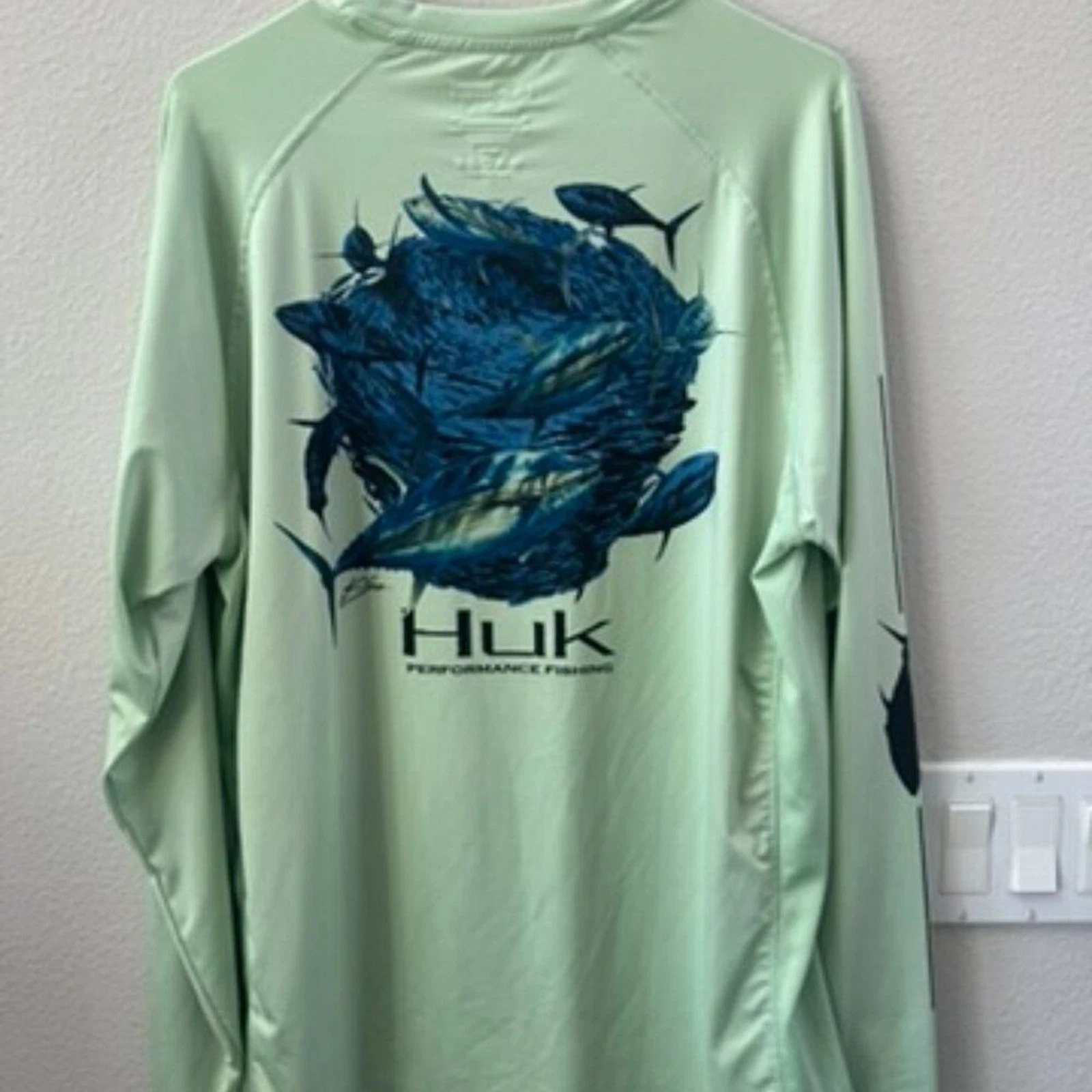 HUK Men's Vented Long Sleeve Fishing Shirt UV protection Performance Fabrics Lg
Opens in a new windo