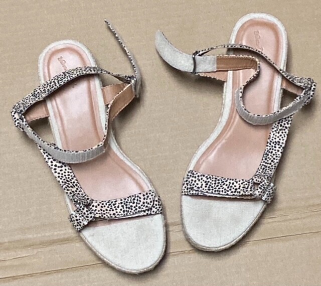 Universal Threads 2" high platform sandals, size1… - image 1