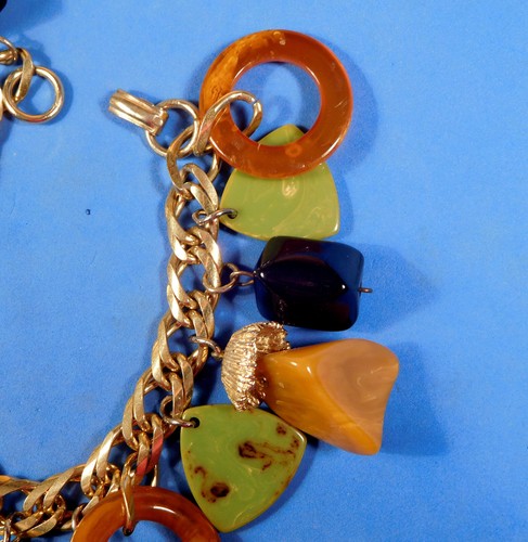 Vintage Bakelite Chunky Nuggets, Hoops and Triangles Charm Bracelet Goldtone - Picture 5 of 6
