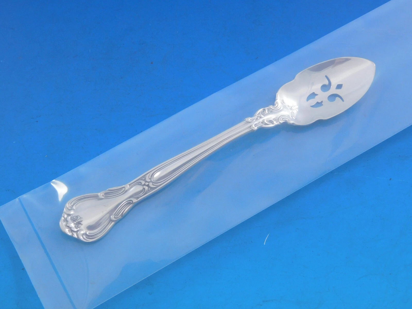 Chantilly by Gorham Sterling Silver Olive Spoon Pierced 5 1/2" Custom Made
Opens in a new window or