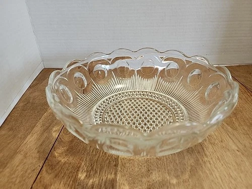 Vintage Bartlett Collins 8-3/8 Clear Manhattan Bulls Eye Scalloped Serving Bowl