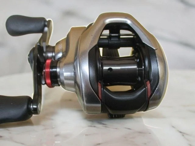 Shimano 21 Scorpion DC 151HG LINKS Baitcastrolle gebraucht guter Zustand