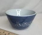 Vintage PYREX Colonial Most Mixing Bowl 750ml Blue With White Floral 401
