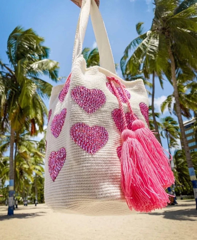 Bolso Mochila Colombiano Wayuu Con Corazones Brillantes Y Borlas Rosa Nuevo Foto 2 de 3