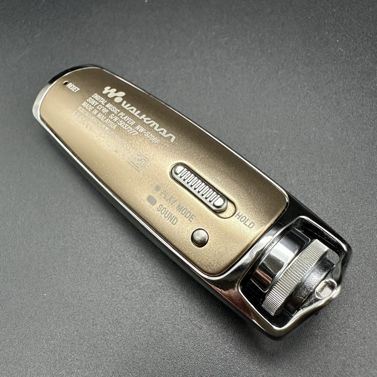 Sony Walkman NW-S706F Portable Audio Player 4GB Gold Tested