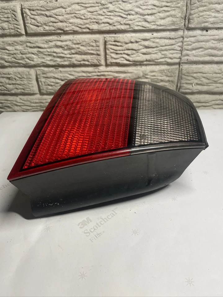 Luz trasera izquierda lado del conductor Saab 9-5 1999-2001 sedán Foto 2 de 4