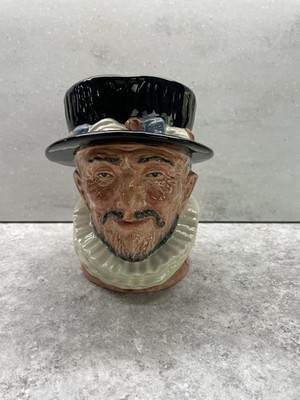 BEEFEATER Toby Jug D6206 Royal Doulton 1946 England Man Face Pitcher