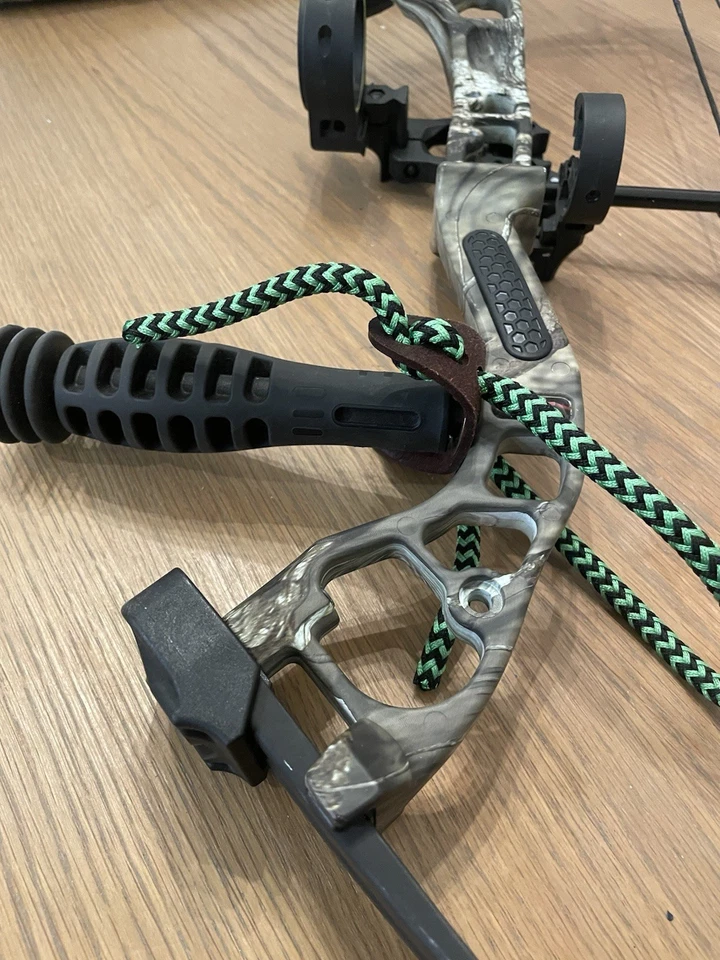 PSE Mini Burner Youth Bow: 5-Arrow Quiver, Whisker Rest, Stabilizer, 3-Dot Sight - Image 2 of 4