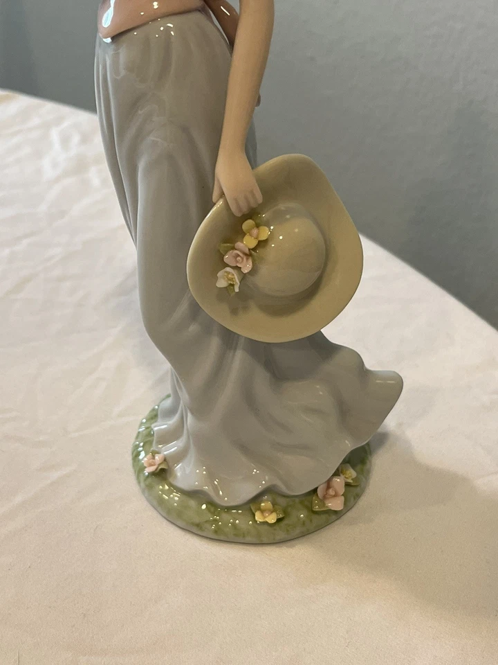 Vintage A SPRING STROLL Avon 2002 Porcelain Figurine Moment Memories collectible - Image 4 of 4