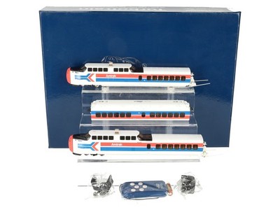 Rapido Trains 200004 Amtrak TurboTrain Late HO Gauge Diesel Passenger Train Set