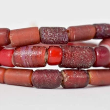 Cornaline d'Aleppo Venetian Burma White Hearts 34 Inch