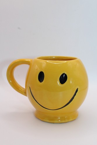 Vintage 1970’s McCoy Pottery USA Ceramic Yellow Smiley Happy Face Mug Coffee Cup - Picture 3 of 17