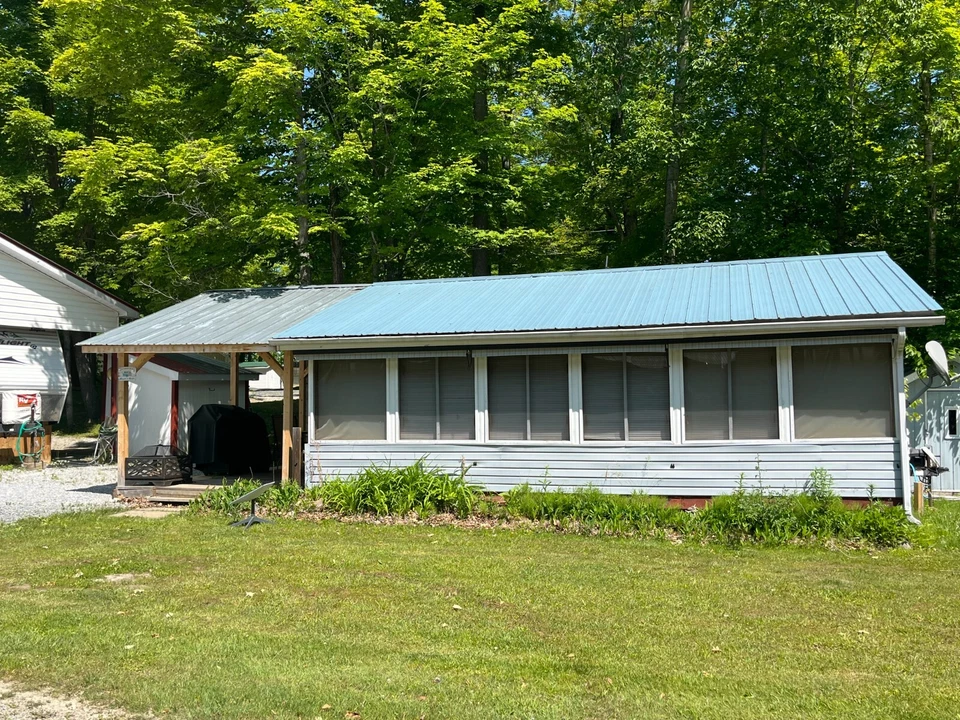 Camper with add a room - Image 3 of 4