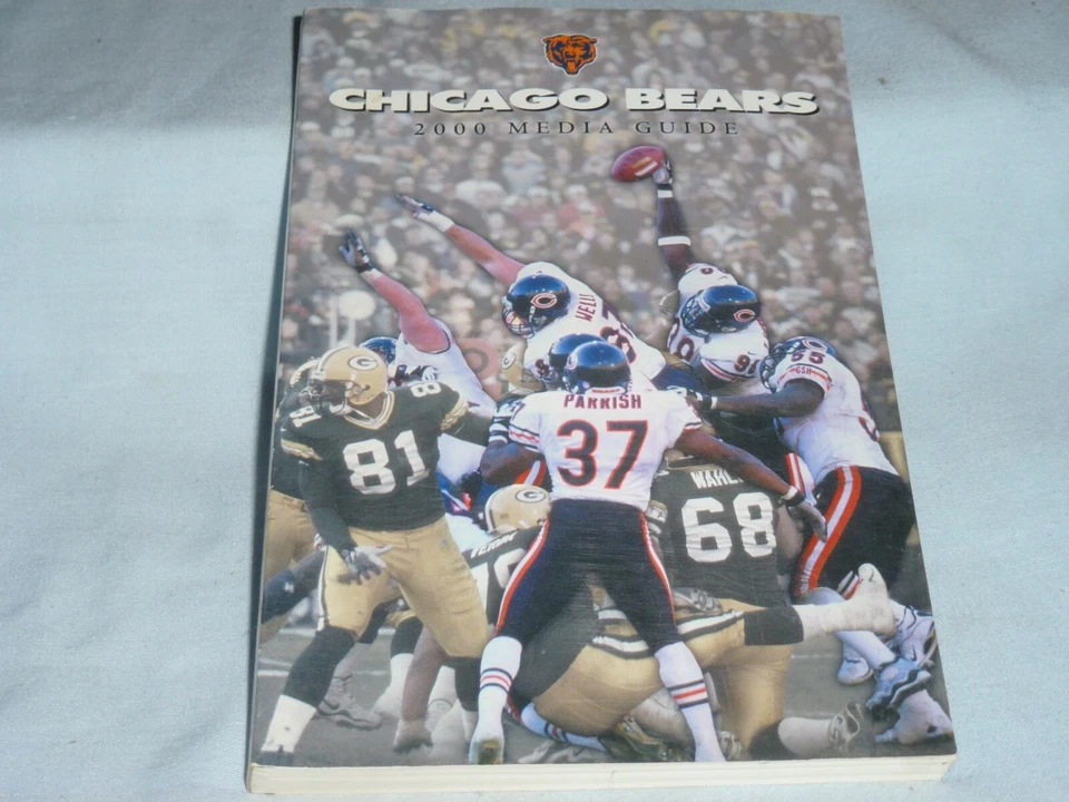 CHICAGO BEARS 2000 Media Guide YEARBOOK mint condition - Image 2 of 4