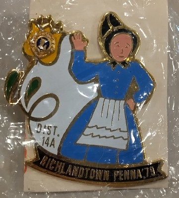 Vintage LIONS CLUB AMISH GIRL '75 Tie Tack Lapel Pin Richlandtown PA In Plastic 