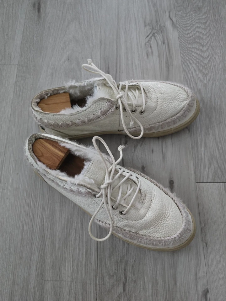 Mou | Zapatillas bajas esquimales blancas monocromáticas forradas de piel | WMS 9 Foto 2 de 4