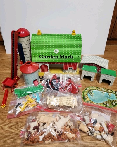 Vintage Garden Mark Farm Play Set W/ Barn Silos Animals Montgomery Ward