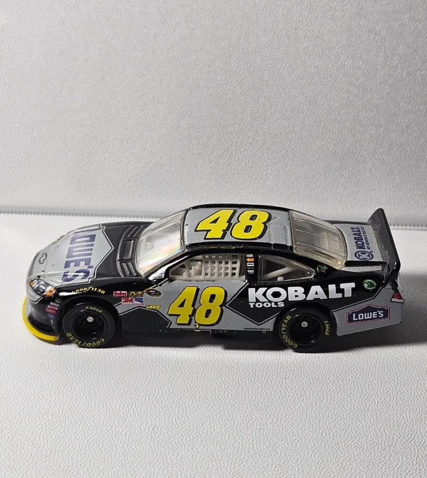 Jimmie Johnson #48 Lowe’s 1/64 NASCAR 2011 auténtico fundido a presión suelto Foto 2 de 4