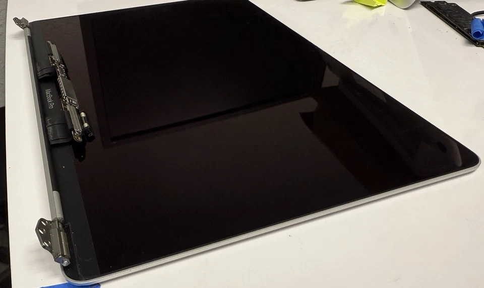 Geuine MacBook Pro 13" A1706 A1708 2016 2017 LCD Screen Assembly Silver Grade A- - Image 3 of 4