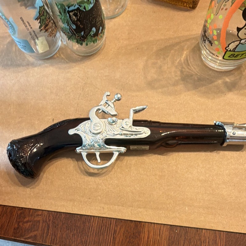 Avon Tai Winds After Shave Collectible Pistol Gun Bottle 4 fl oz