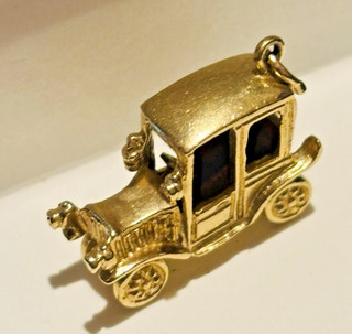 Rare HEAVY 4.73g 9ct YELLOW GOLD VINTAGE OLD CAR CARRIAGE CHARM PENDANT H/Mark