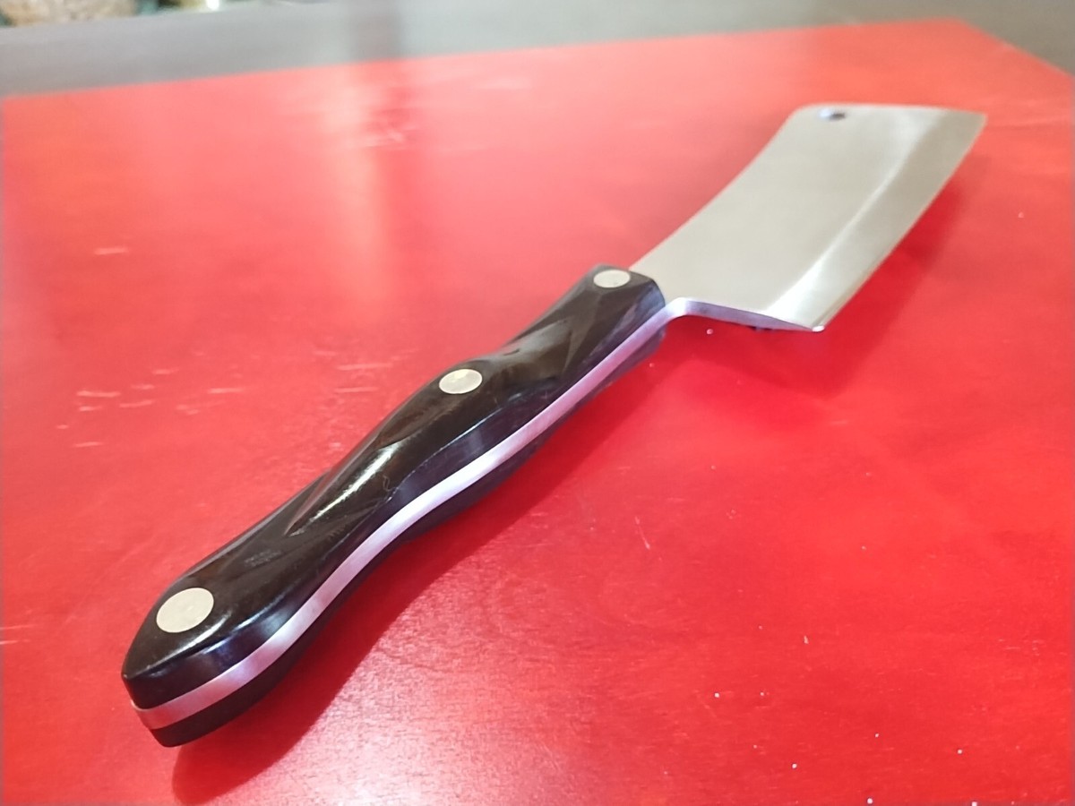 Pre-owned Cutco 1737 Meat Cleaver w/ hanging hole on blade