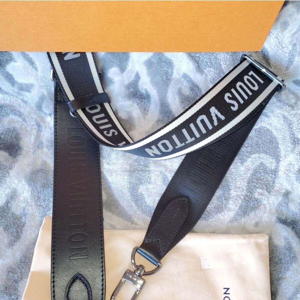 LOUIS VUITTON STRAP BANDOULIERE JAQUARD BLACK & WHITE NEW | eBay LOUIS VUITTON STRAP BANDOULIERE JAQUARD BLACK & WHITE NEW | eBay