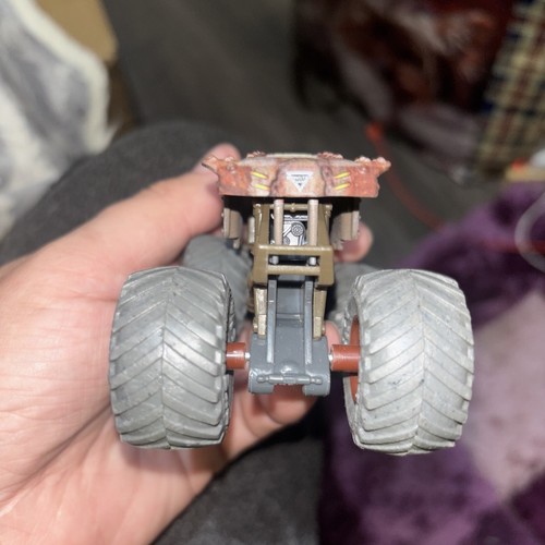 Monster Jam Max D Hunter Monster Truck Zombie Invasion Scale 1:64 Rare VGC - Picture 6 of 7