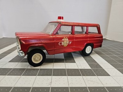 Tonka Jeep Wagoneer Fire Chief Car Pressed Steel 1960 s 9  bright red