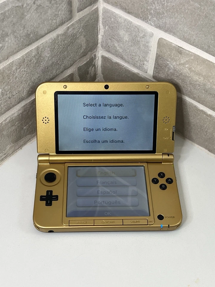 Nintendo 3DS XL Zelda A Link Between Worlds Edition Gold - Tested - Image 2 of 4