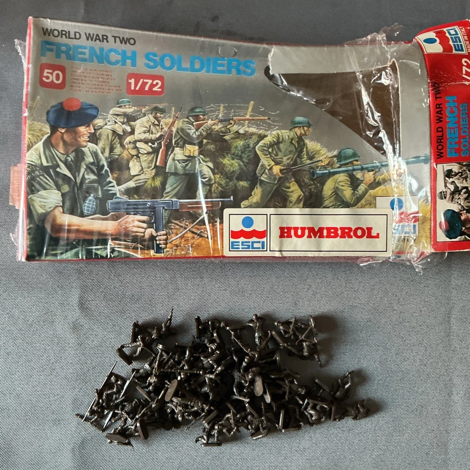 VINTAGE Esci WWII 1/72 French soldiers - Image 1 of 1