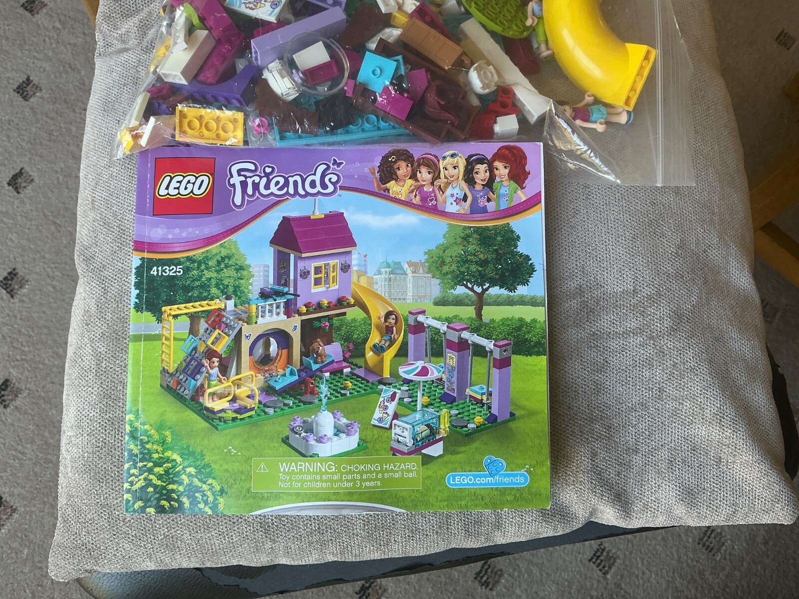 LEGO FRIENDS: Heartlake City Playground (41325) instructions, figures, puppy