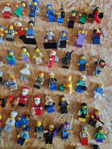 Lego 120 Minifiguren mit Zubehör - Bild 7 von 7