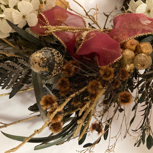 Designer Premium Natural Floral Christmas Wreath Greenery Mix & Florals, Acorns - Picture 3 of 6